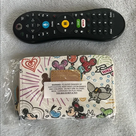 Disney Dooney & Bourke Sketch Character Print Wallet - Picture 4 of 5